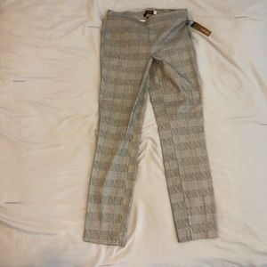 Crosby Gray w/ Black Skinny Pant